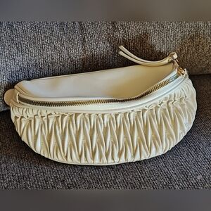 Belt bag with adjustable strap NWT